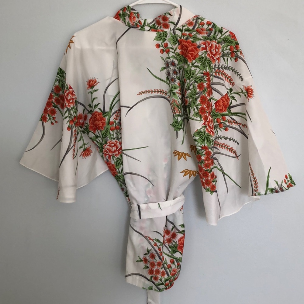 Marukyo Kimono. One size. 100% polyester.
